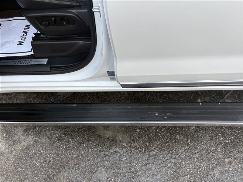 Used 2024 Chevrolet Silverado 1500 High Country w/ Technology Package image 12