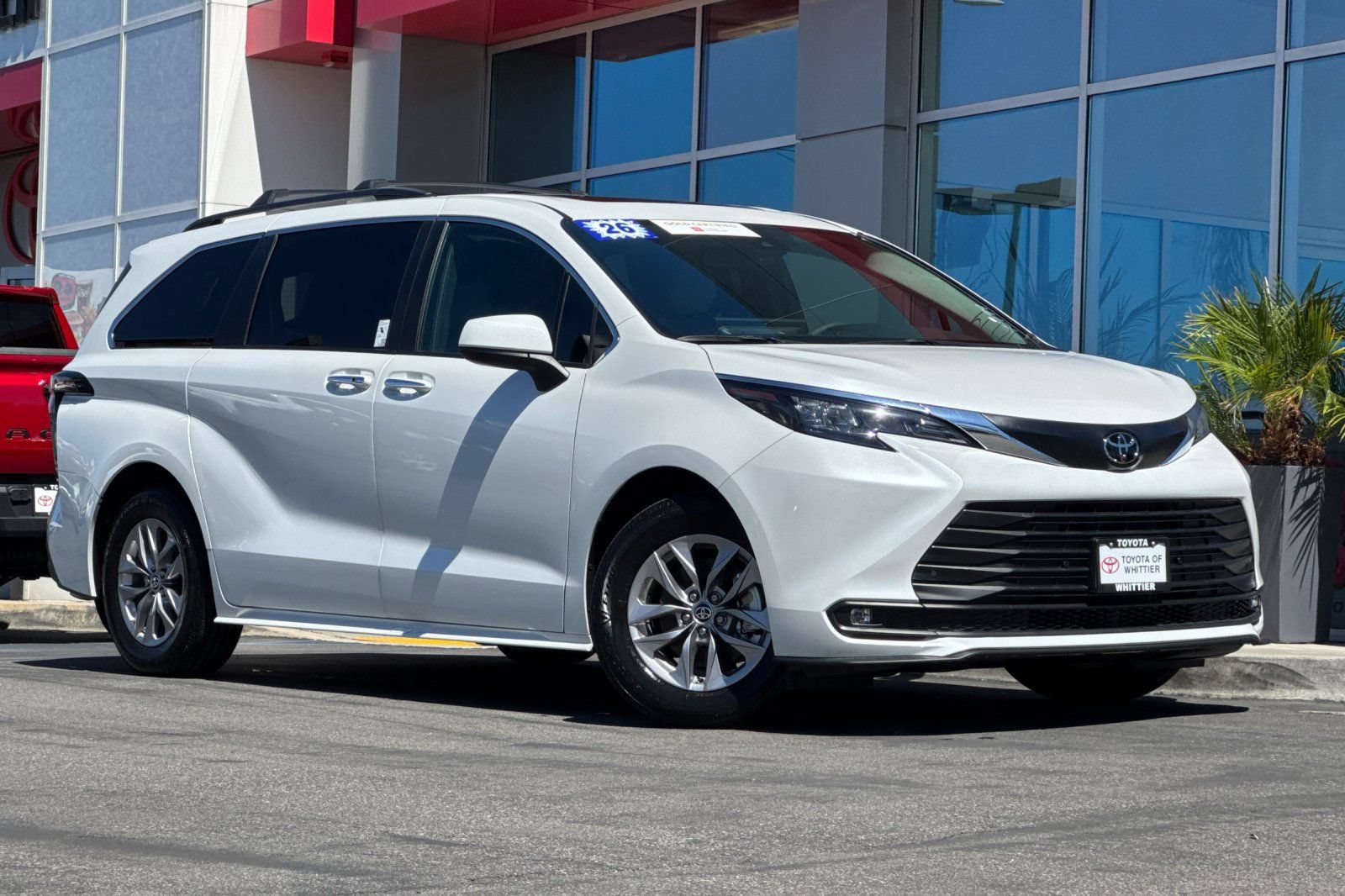 Used 2026 Toyota Sienna XLE FWD image 2