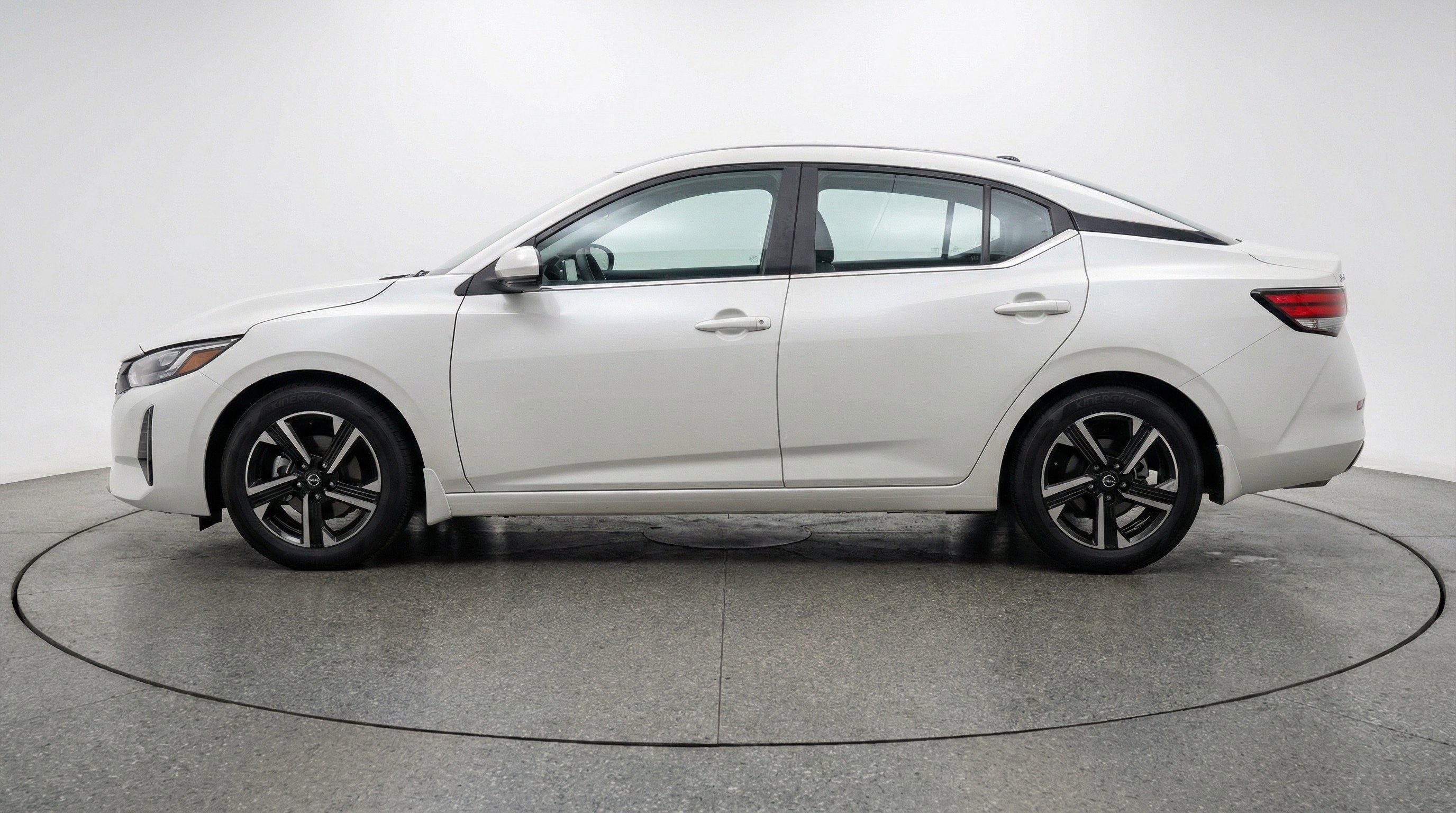 Used 2025 Nissan Sentra SV image 5