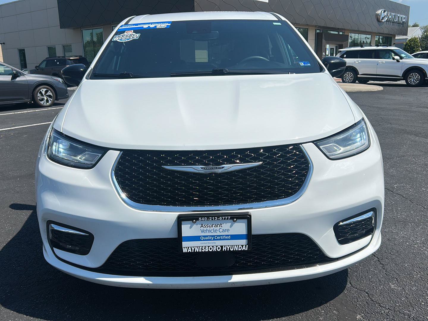 Used 2025 Chrysler Pacifica Select FWD image 12