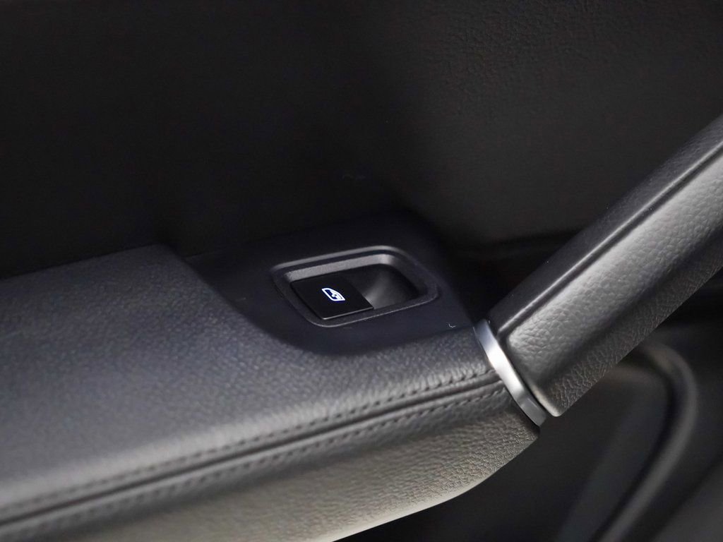 Certified 2023 Porsche Cayenne Platinum Edition image 16