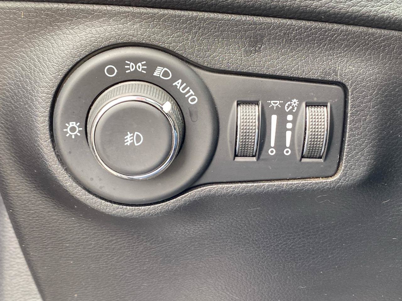 Used 2021 Jeep Compass Limited w/ Sun and Sound Group AWD/4WD image 16