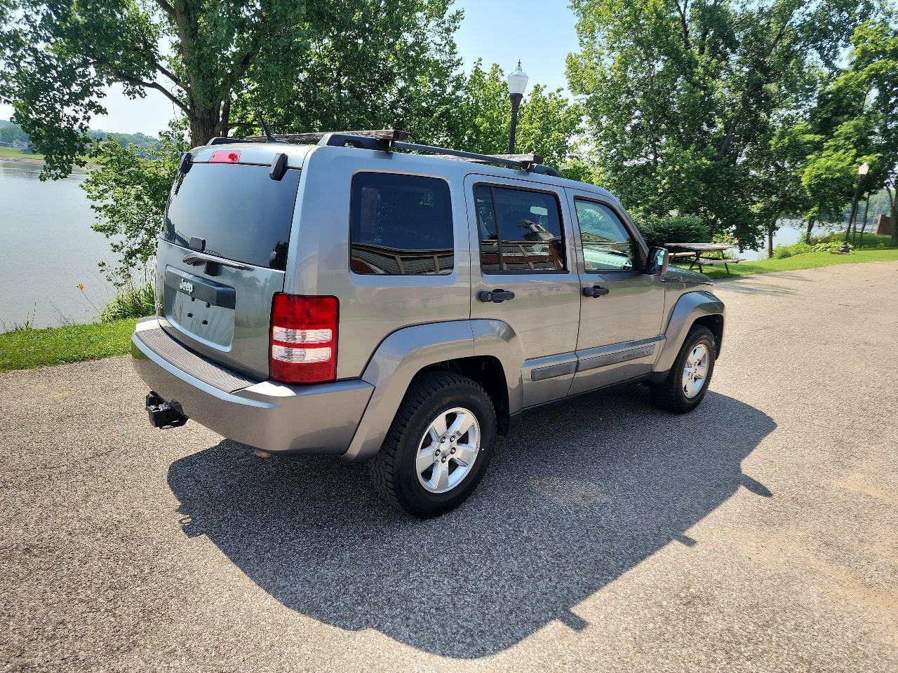 Used 2012 Jeep Liberty Sport w/ Popular Equipment Group AWD/4WD image 5
