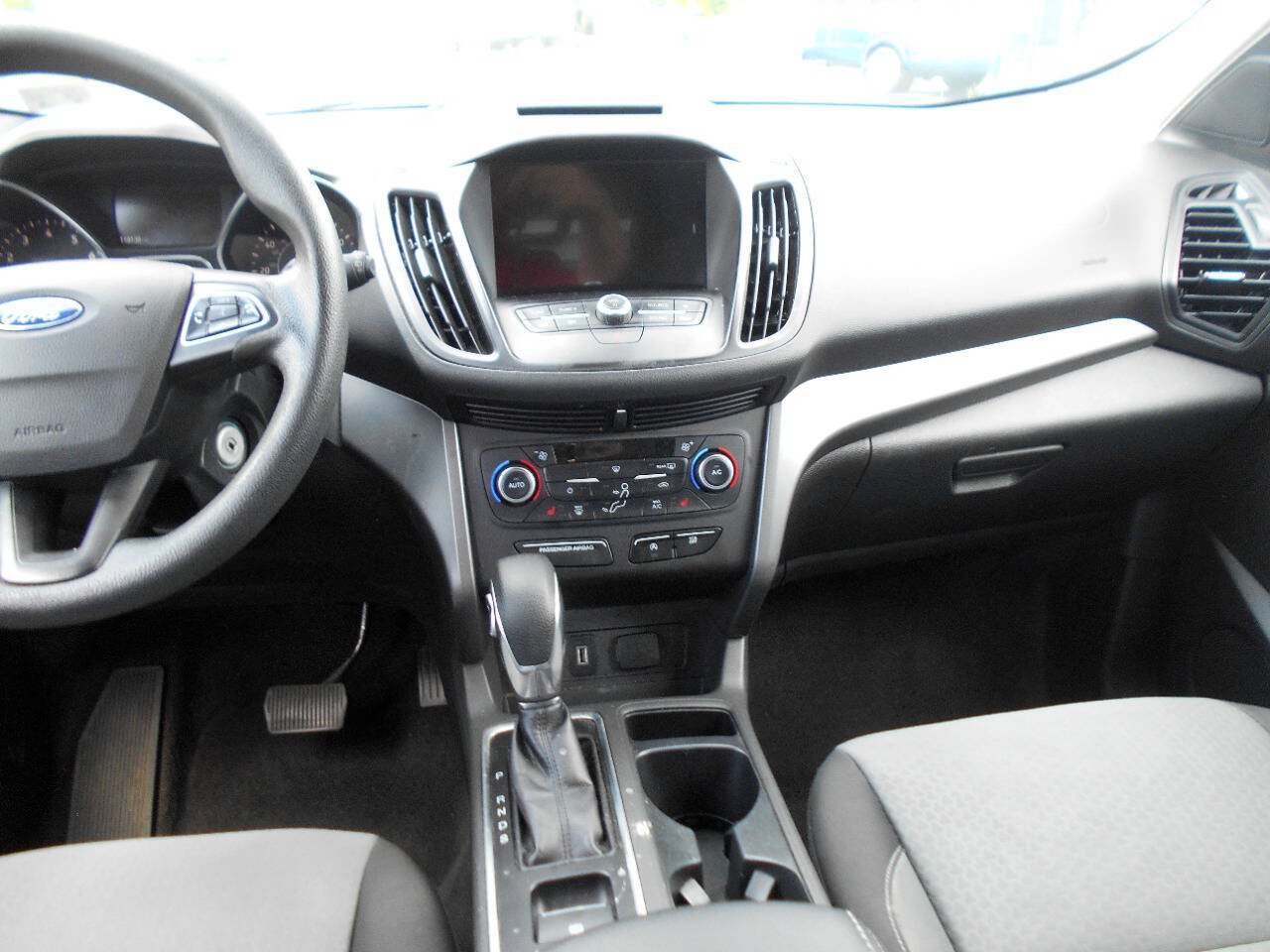 Used 2018 Ford Escape SE w/ SE Sync 3 Package FWD image 12