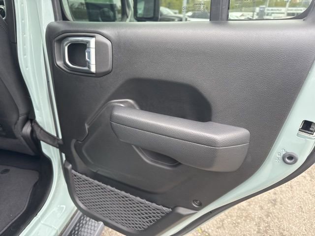 Used 2023 Jeep Wrangler Unlimited Rubicon 4xe w/ Cold Weather Group AWD/4WD image 11