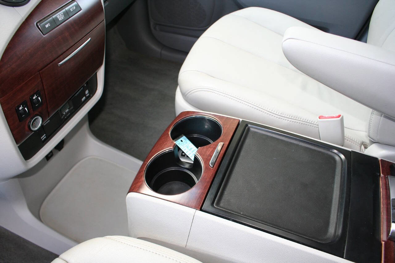Used 2014 Toyota Sienna XLE image 21