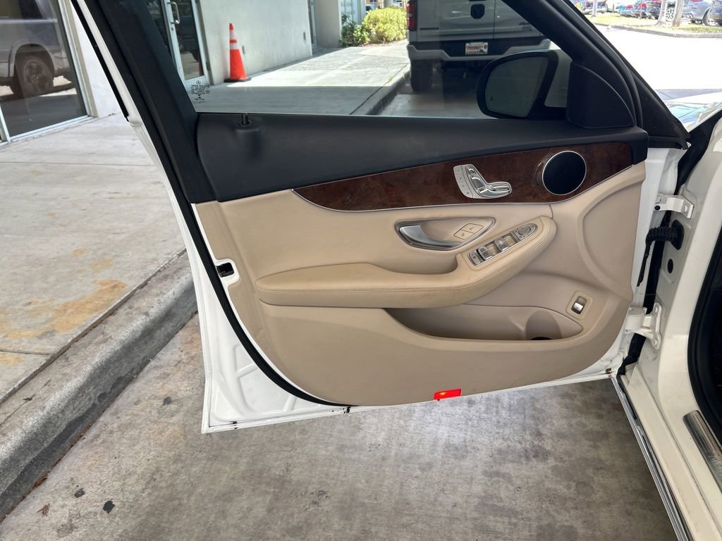 Used 2018 Mercedes-Benz C 300 4MATIC Sedan image 38