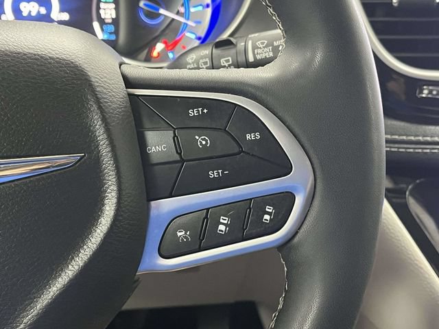 Used 2023 Chrysler Pacifica Touring-L FWD image 31