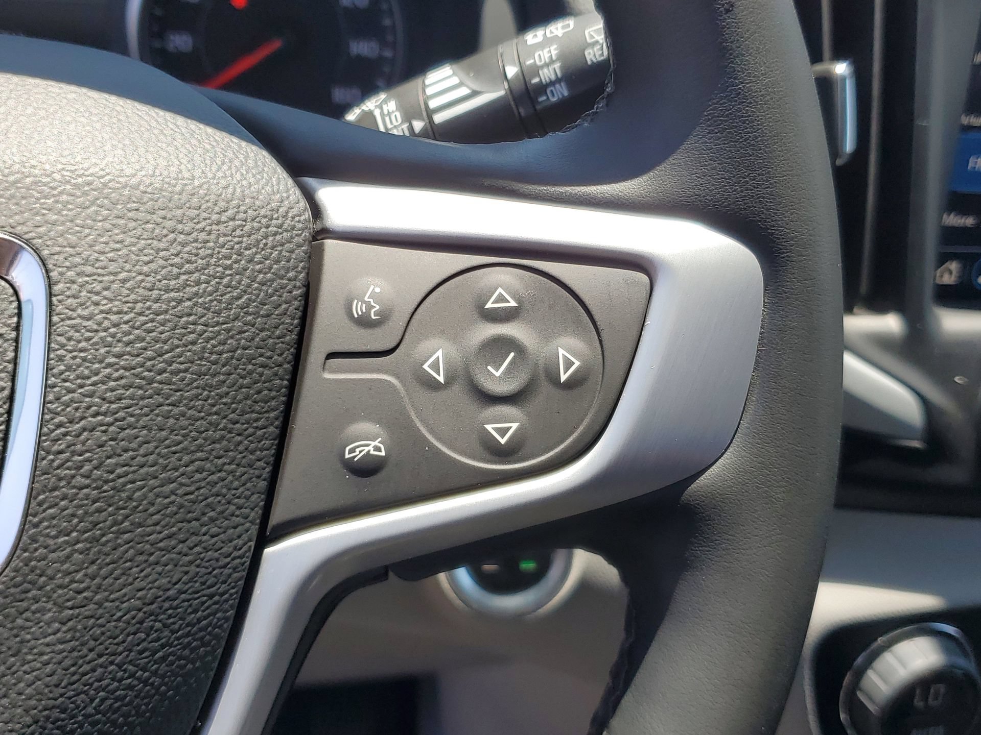 Used 2023 GMC Terrain SLT w/ LPO, Floor Liner Package FWD image 24