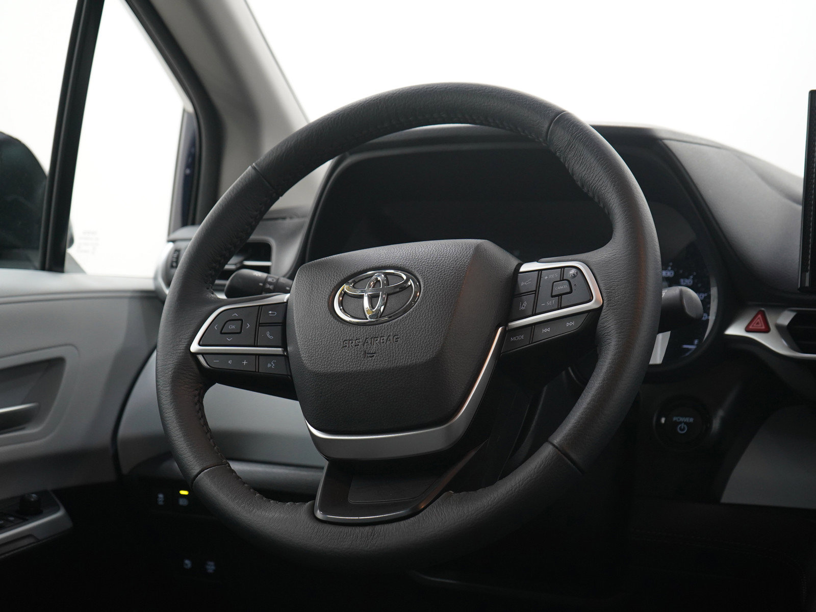Used 2025 Toyota Sienna XLE AWD/4WD image 12