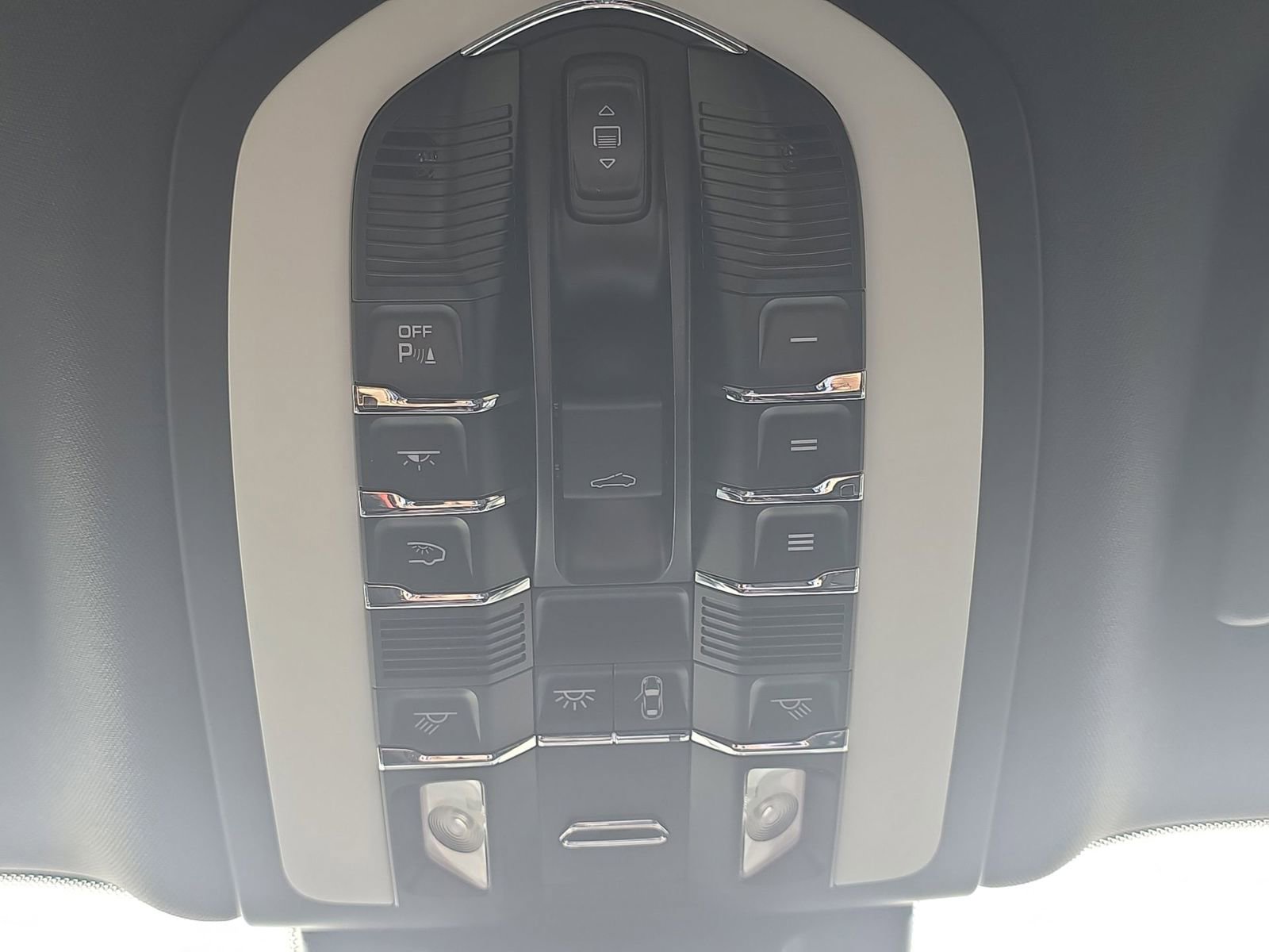 Certified 2023 Porsche Macan S image 18