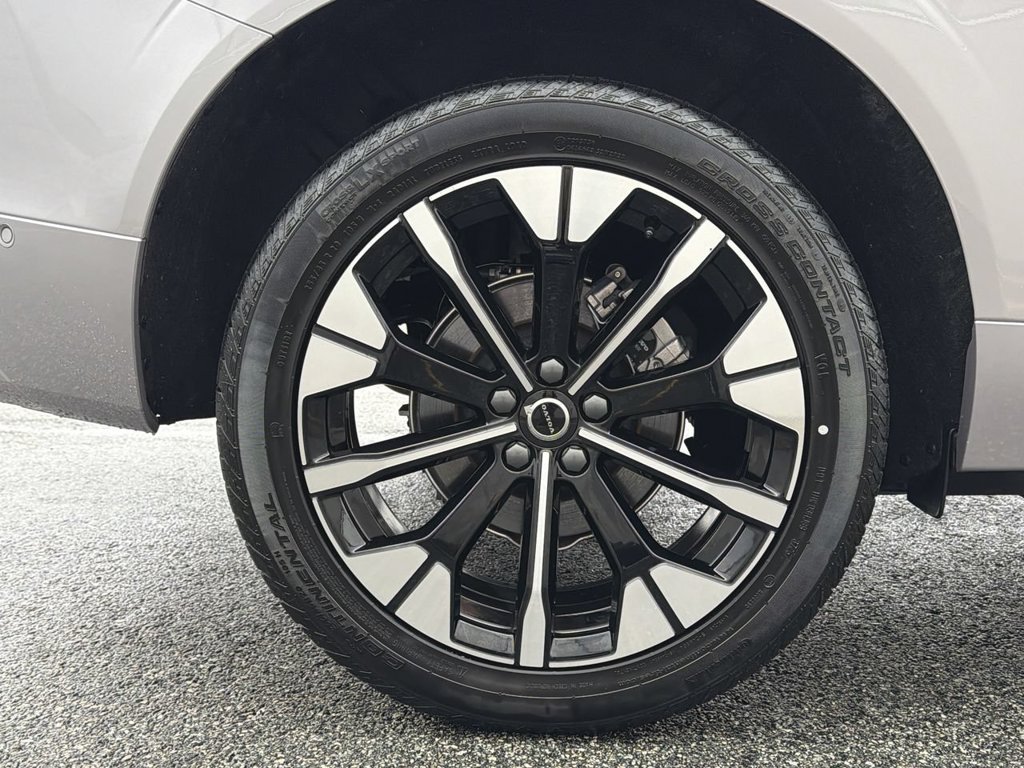 New 2026 Volvo XC60 B5 Plus w/ Climate Package AWD/4WD image 12