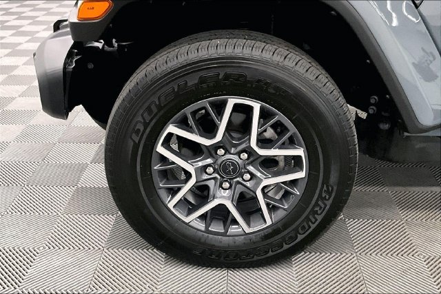 Used 2026 Jeep Wrangler Unlimited Sahara AWD/4WD image 10