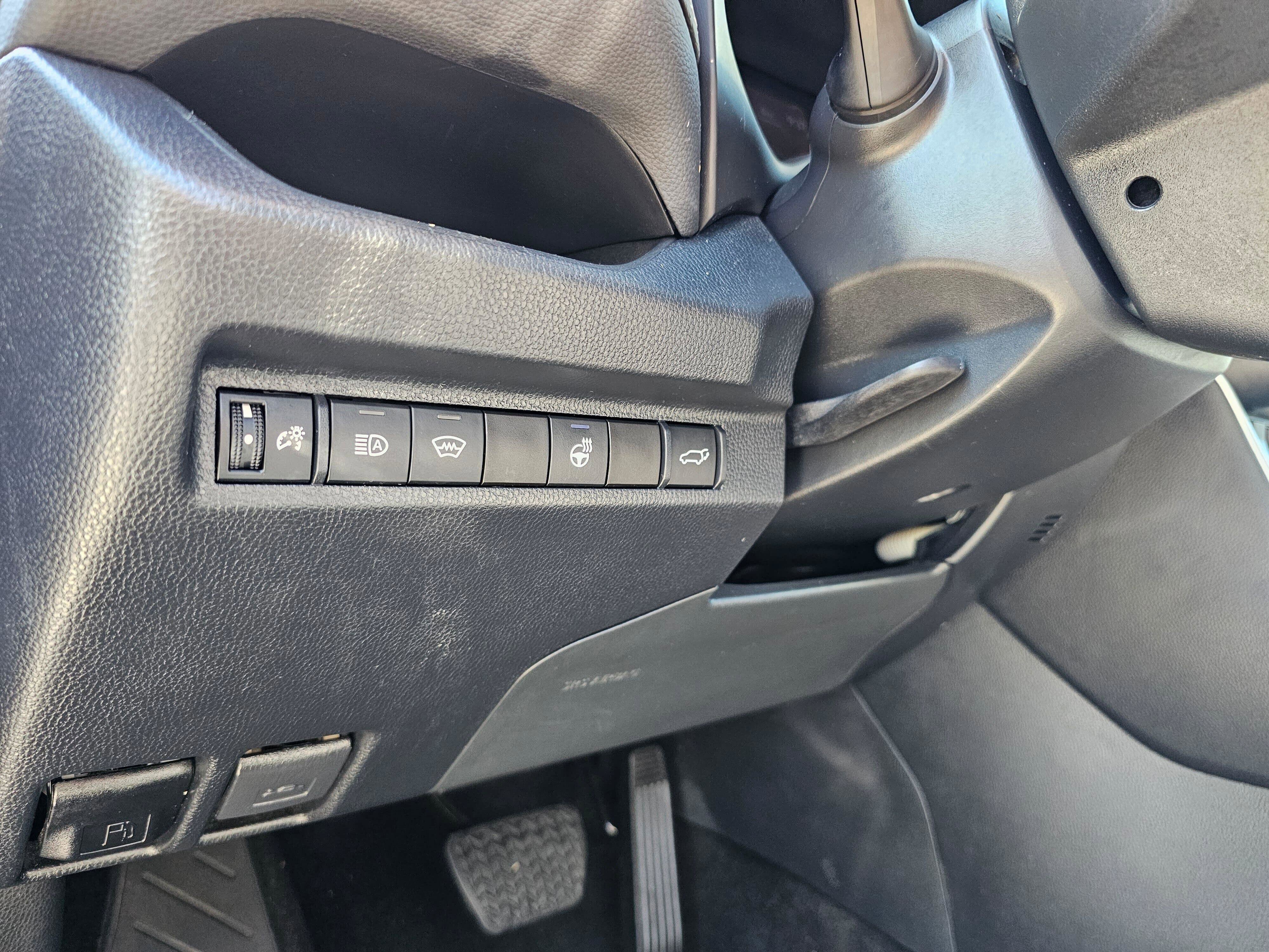 Used 2023 Toyota RAV4 XLE Premium image 21