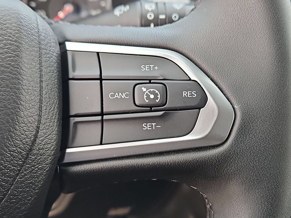 Used 2025 Jeep Compass Latitude AWD/4WD image 22
