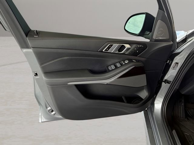 Used 2024 BMW X7 xDrive40i w/ Premium Package image 15