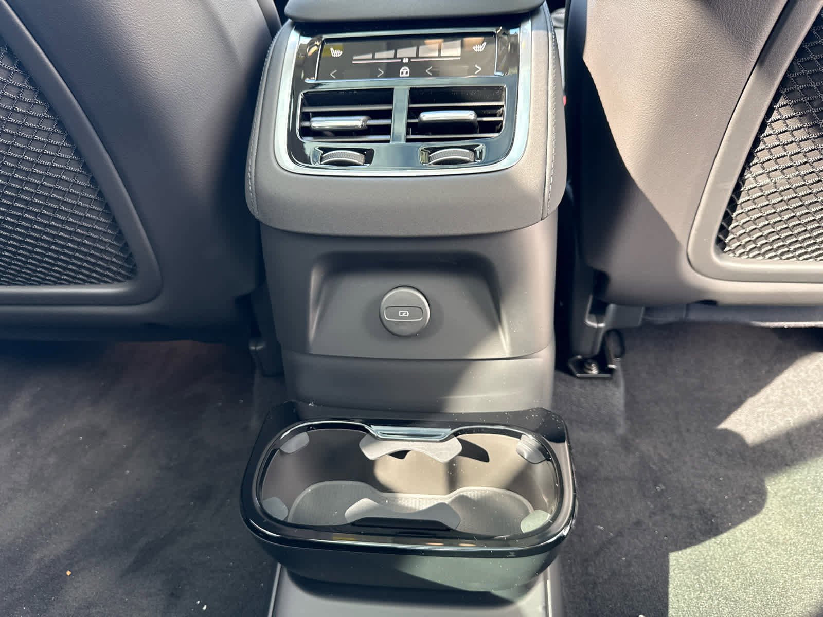 New 2026 Volvo XC90 T8 Ultra w/ Protection Package Premier image 34