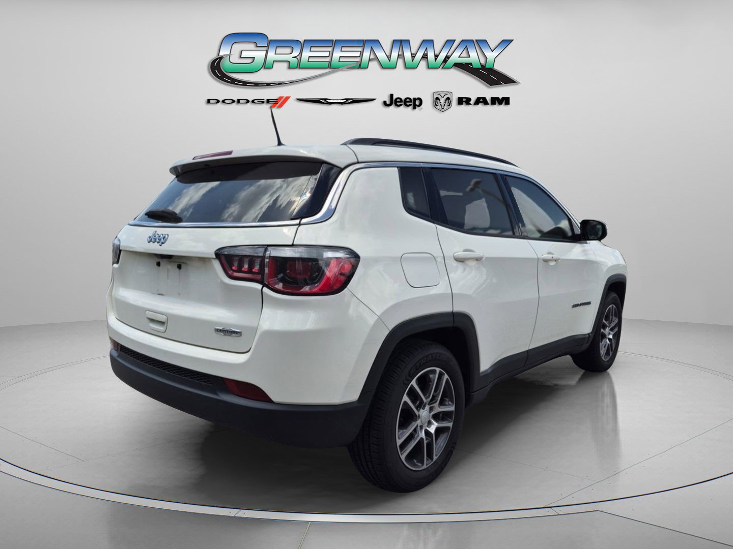 Used 2018 Jeep Compass Latitude w/ Popular Equipment Group FWD image 3