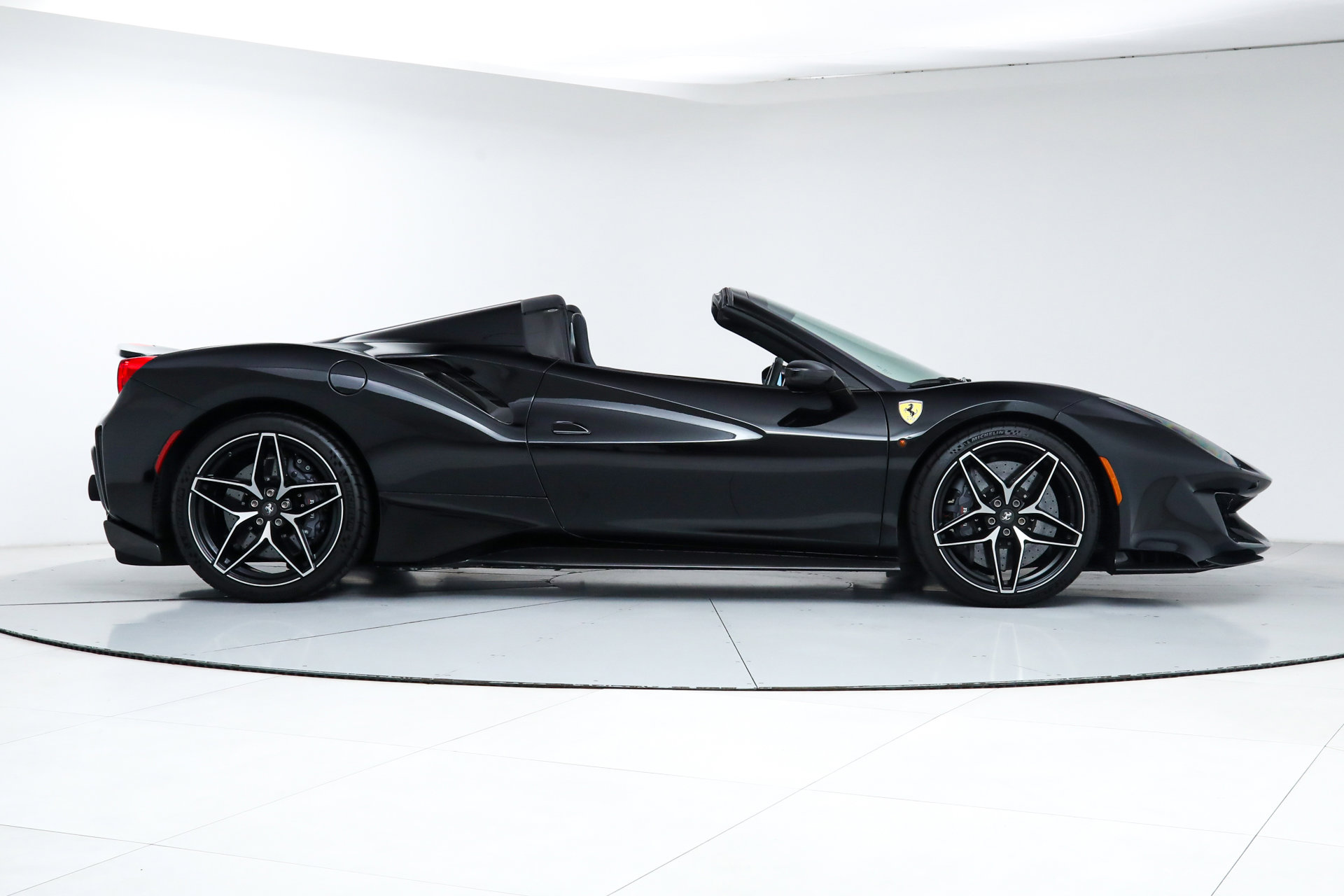 Certified 2019 Ferrari 488 Pista Spider image 11