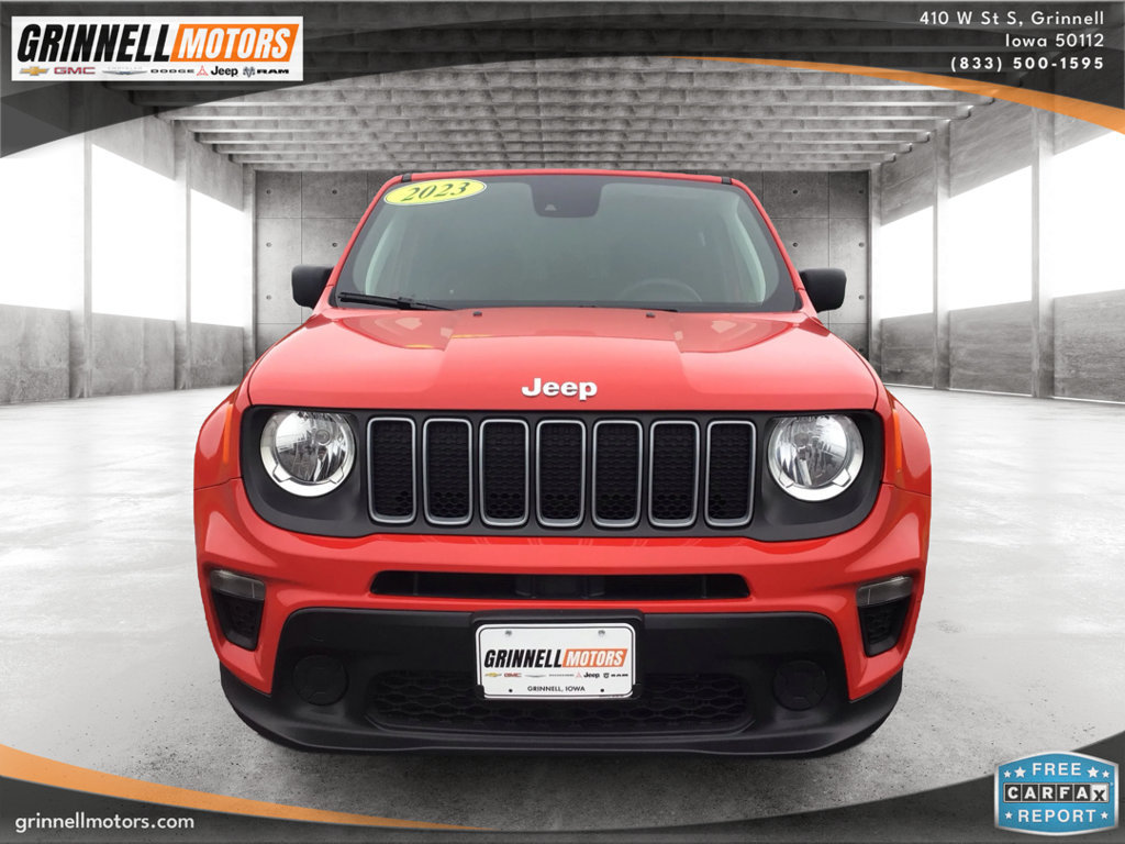 Used 2023 Jeep Renegade Latitude AWD/4WD image 2
