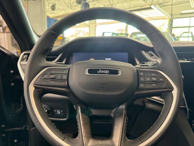 Used 2024 Jeep Grand Cherokee L Limited w/ Luxury Tech Group II AWD/4WD image 23