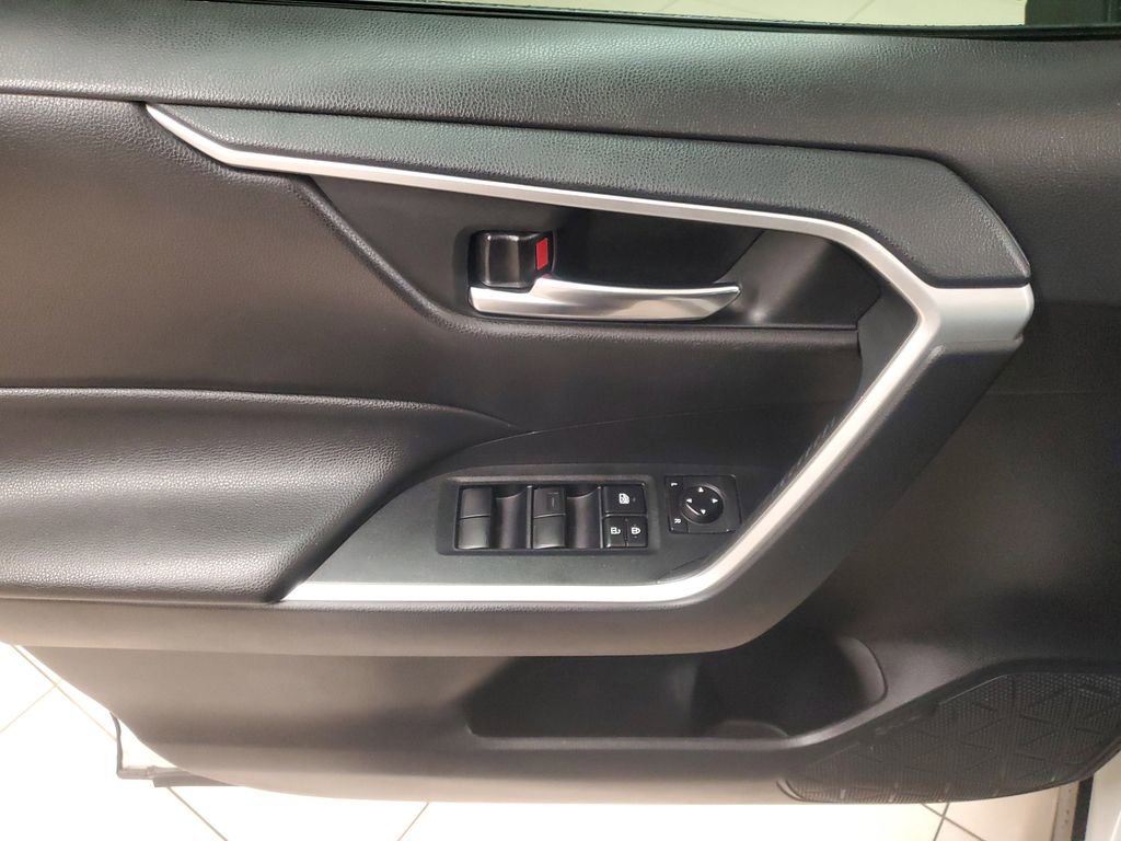 Used 2020 Toyota RAV4 XLE w/ Convenience Package image 18