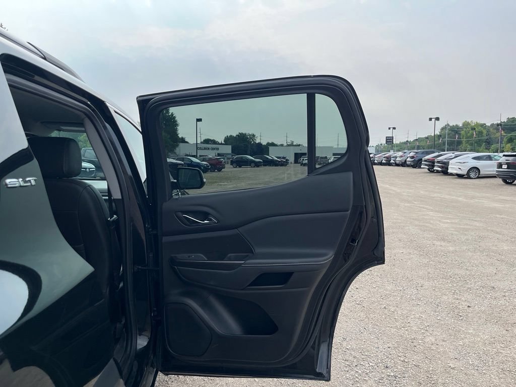 Used 2023 GMC Acadia SLT w/ Preferred Package FWD image 40