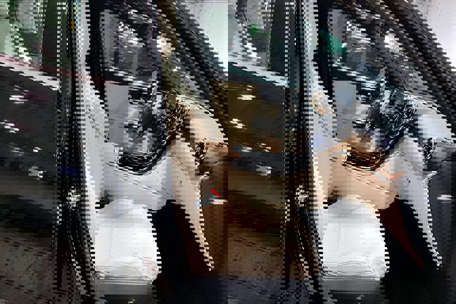 Used 2023 Mercedes-Benz C 300 4MATIC Sedan image 7