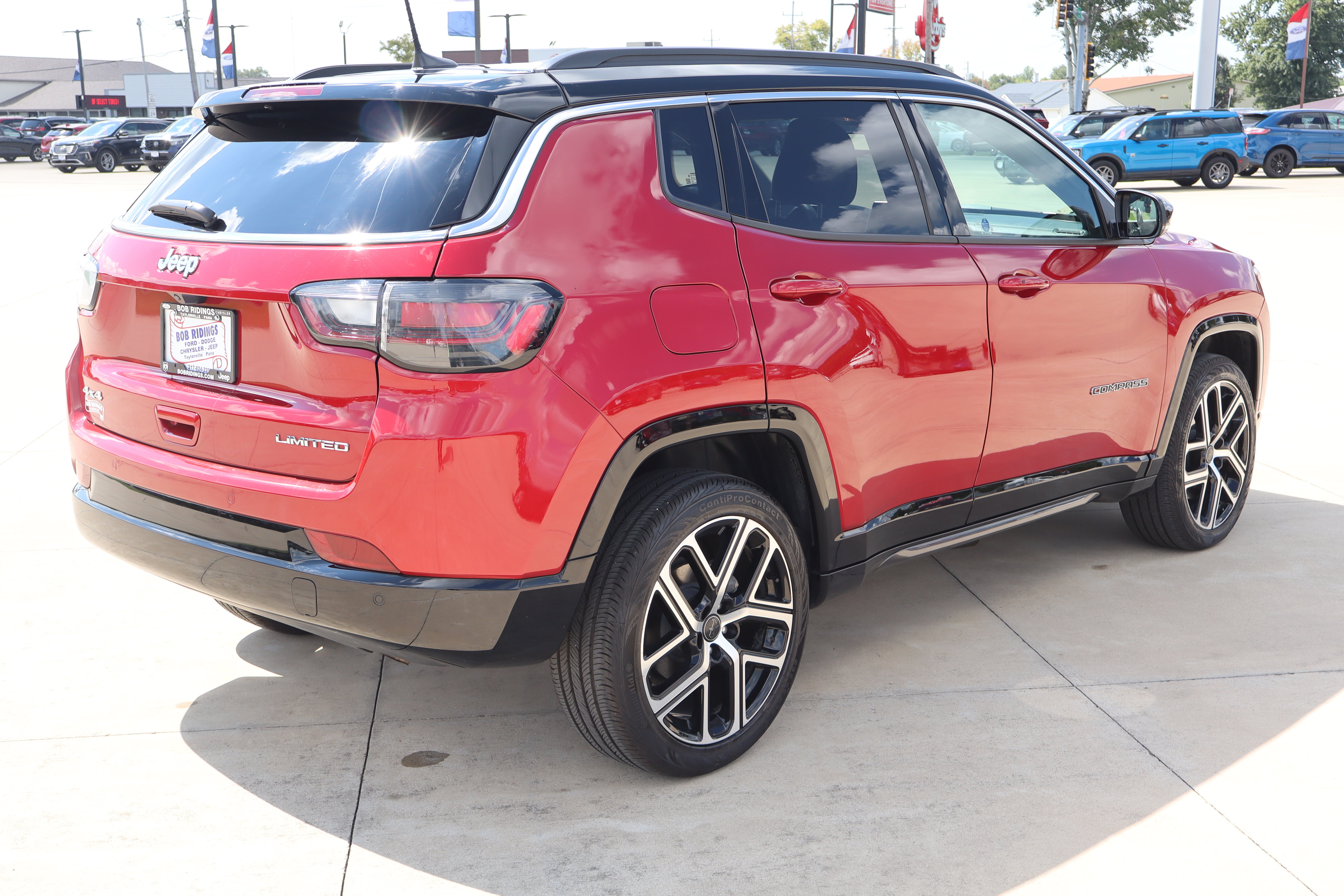 Used 2025 Jeep Compass Limited w/ Elite Group AWD/4WD image 5
