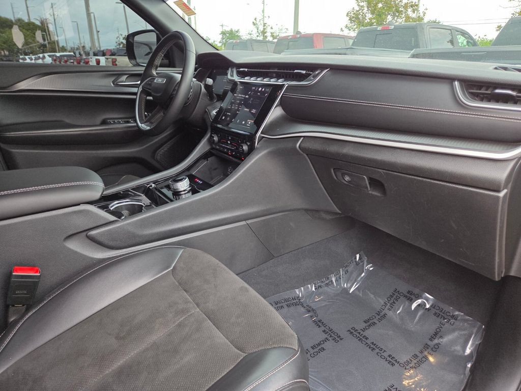 Used 2023 Jeep Grand Cherokee L Laredo RWD image 14