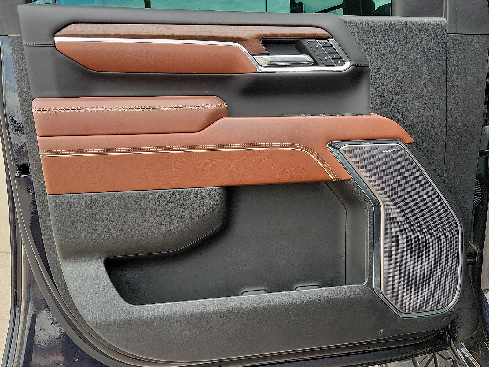 Used 2024 GMC Sierra 2500 Denali Ultimate image 11