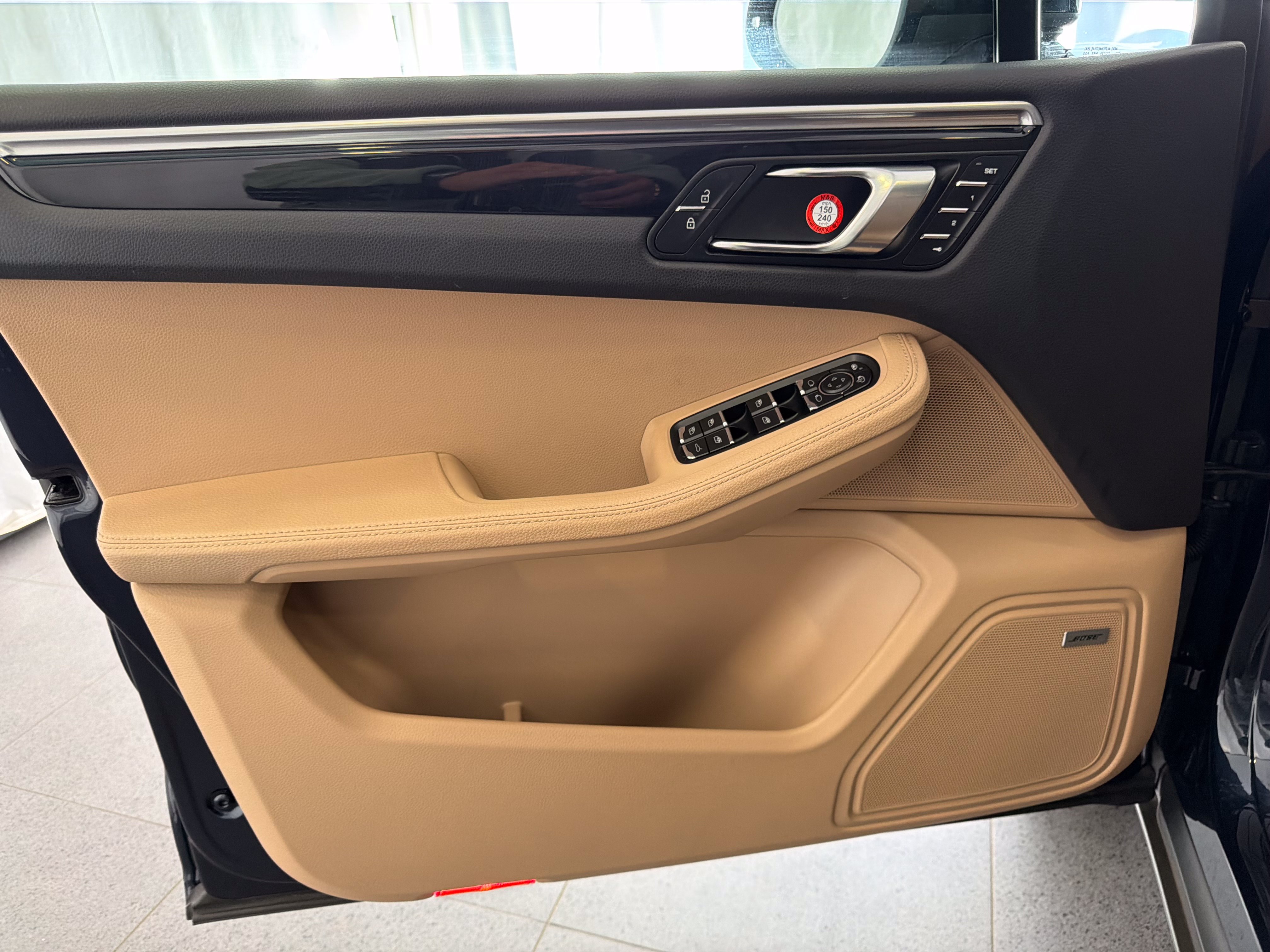 Certified 2021 Porsche Macan AWD/4WD image 15