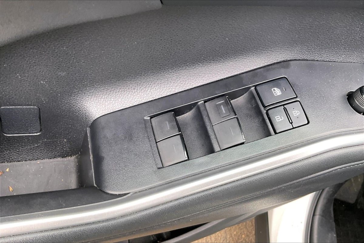 Used 2022 Toyota Highlander XLE AWD/4WD image 7