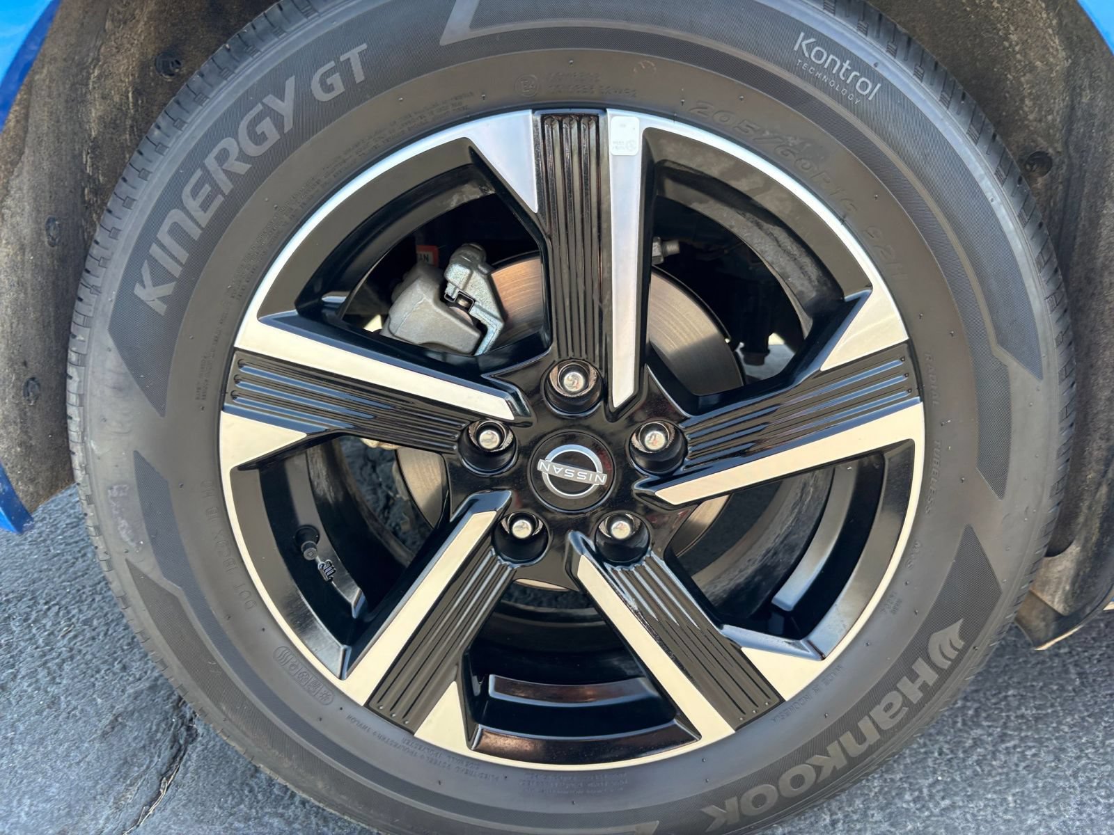 Used 2025 Nissan Sentra SV FWD image 23