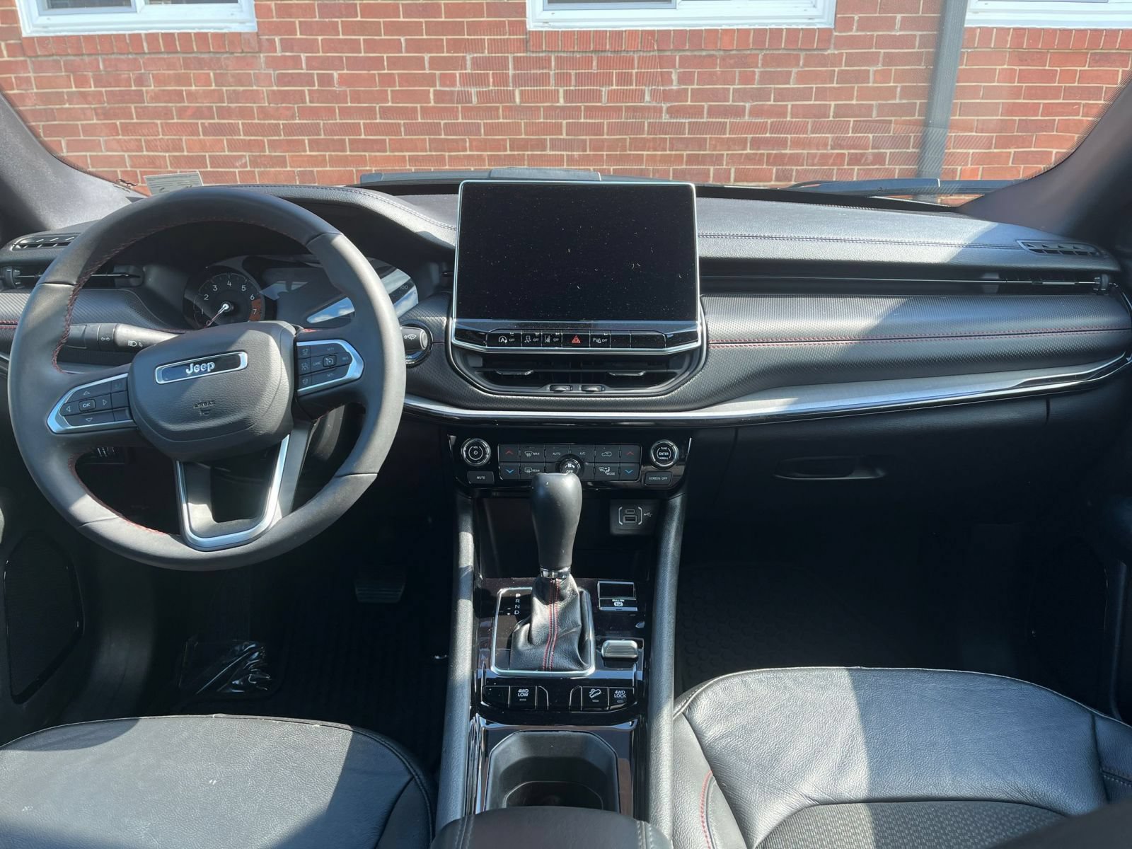 Used 2025 Jeep Compass Trailhawk AWD/4WD image 27