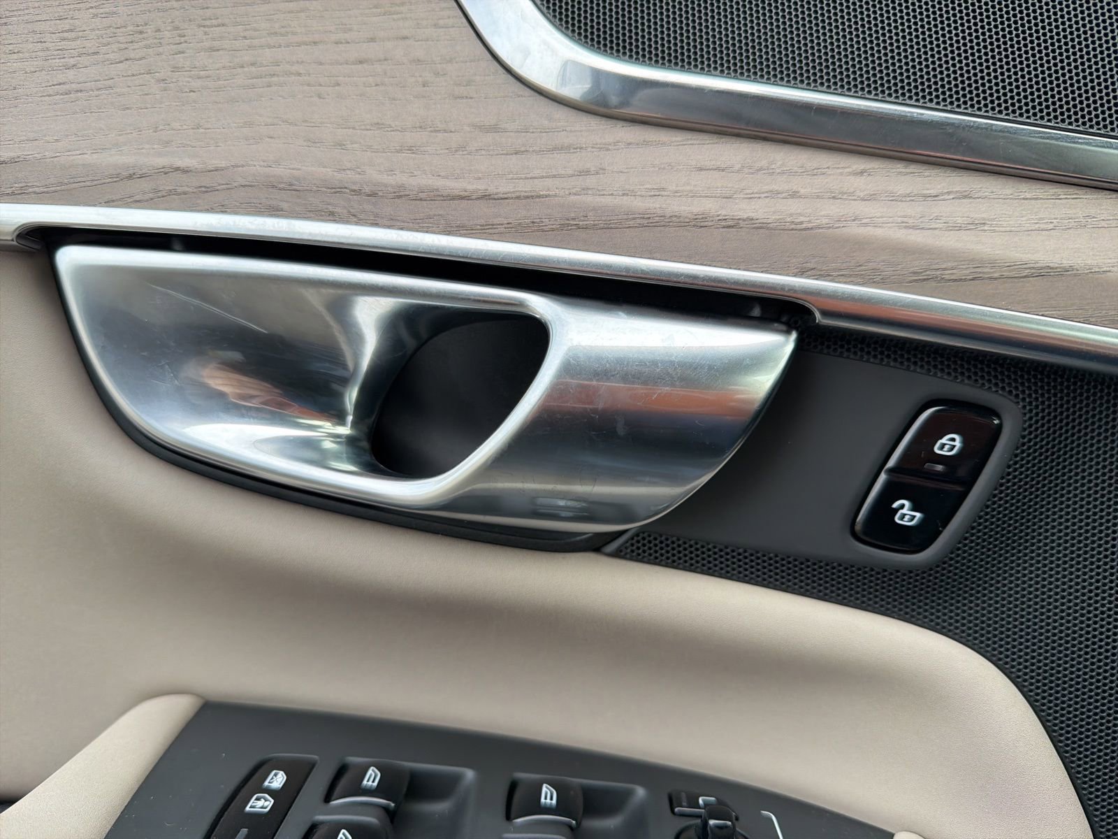 New 2026 Volvo XC90 B6 Core w/ Protection Package Premier image 72