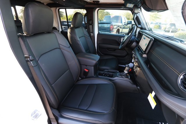 New 2026 Jeep Gladiator Sahara image 27