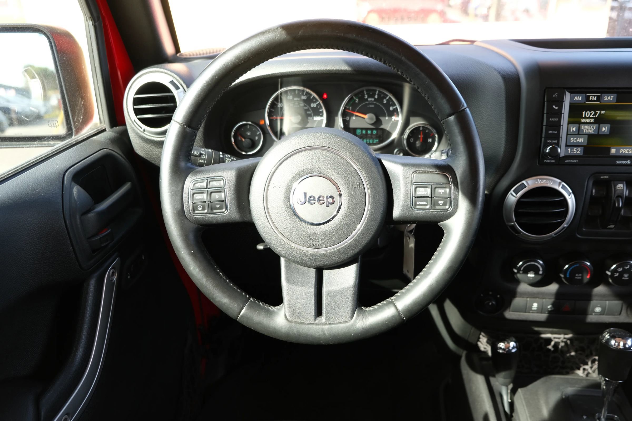 Used 2016 Jeep Wrangler Unlimited Sahara w/ Connectivity Group image 27