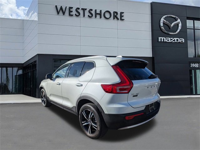 Used 2023 Volvo XC40 B5 Plus image 5