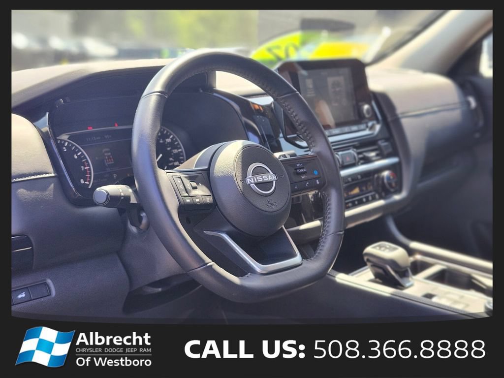 Used 2024 Nissan Pathfinder SV w/ SV Premium Package AWD/4WD image 21
