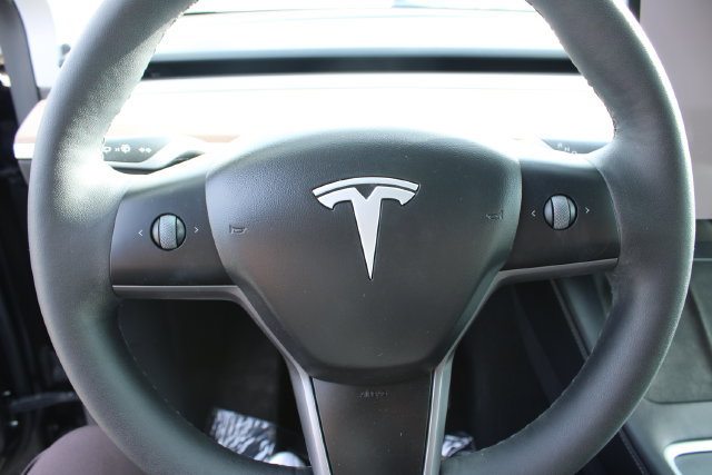 Used 2024 Tesla Model Y Long Range RWD image 13