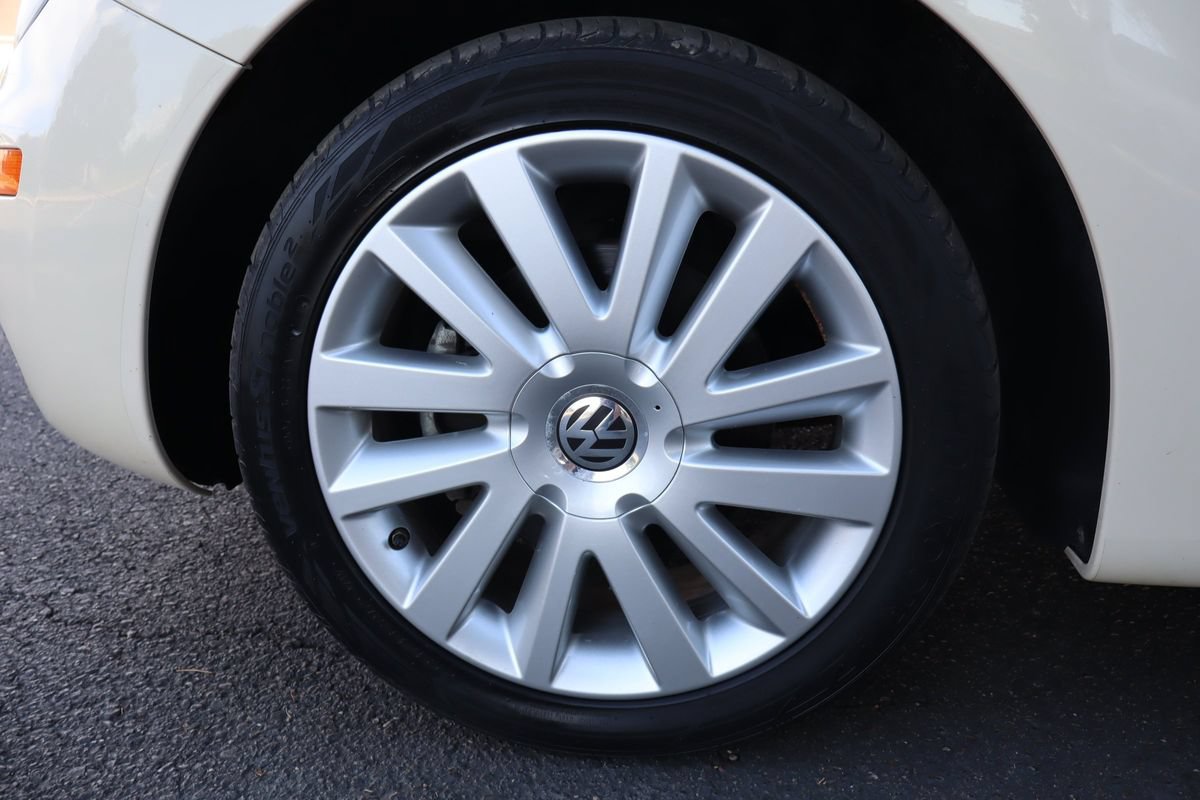 Used 2008 Volkswagen Beetle SE FWD image 47