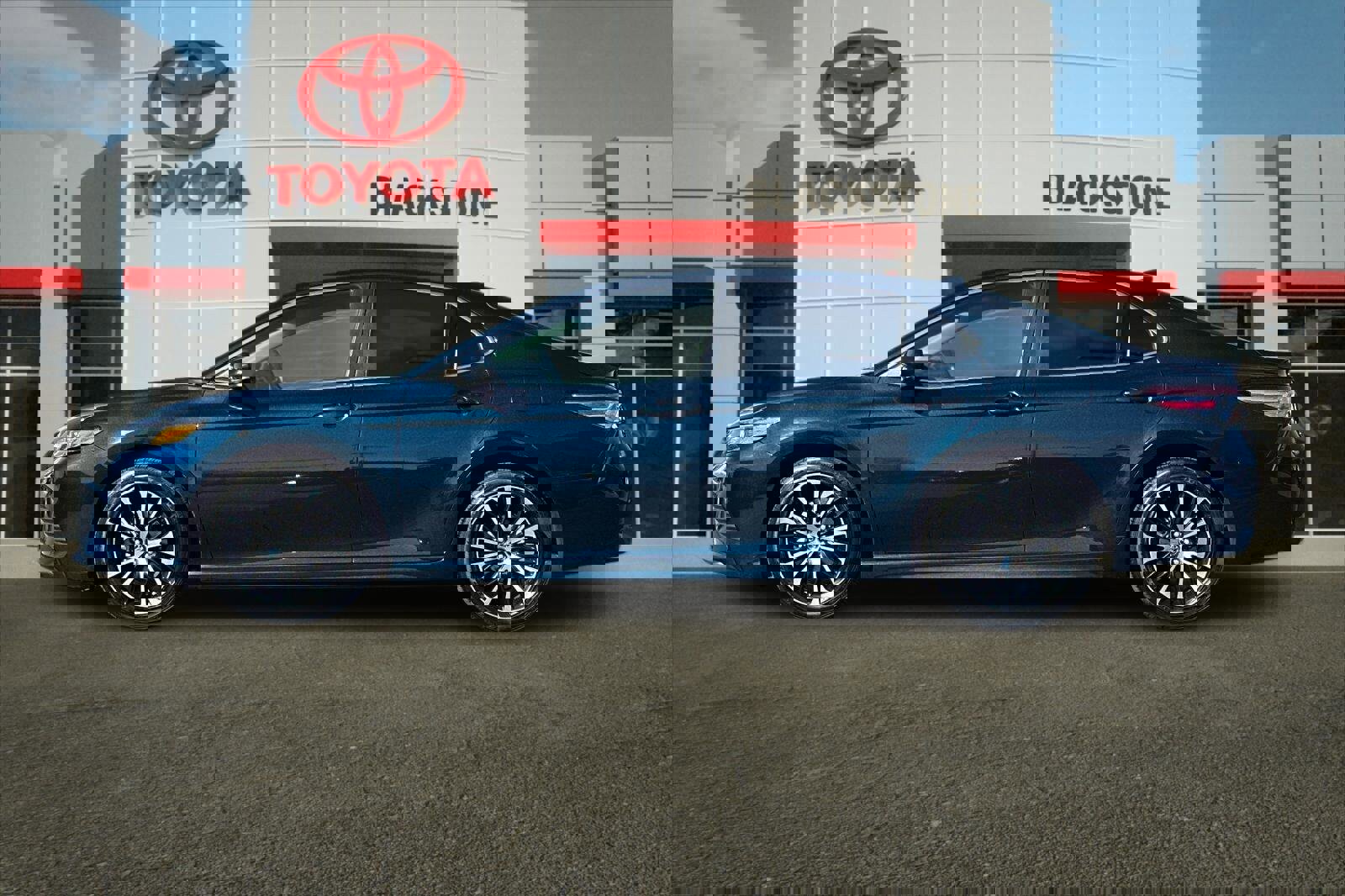 Certified 2020 Toyota Camry SE w/ Carpet Mat Package image 6