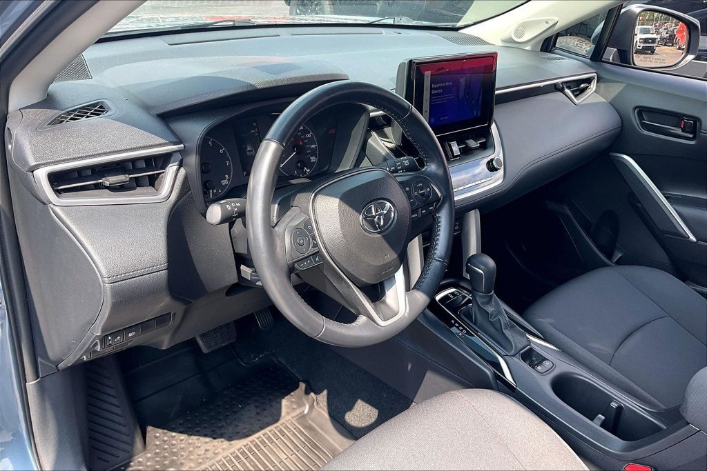 Used 2023 Toyota Corolla Cross LE w/ Moonroof Package AWD/4WD image 13