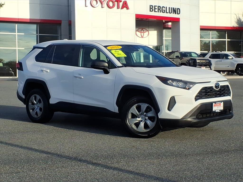 Used 2022 Toyota RAV4 LE AWD/4WD image 2