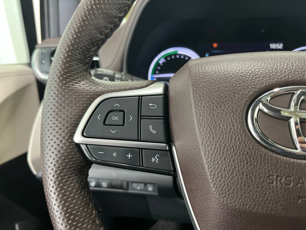 Used 2023 Toyota Sienna Platinum AWD/4WD image 7