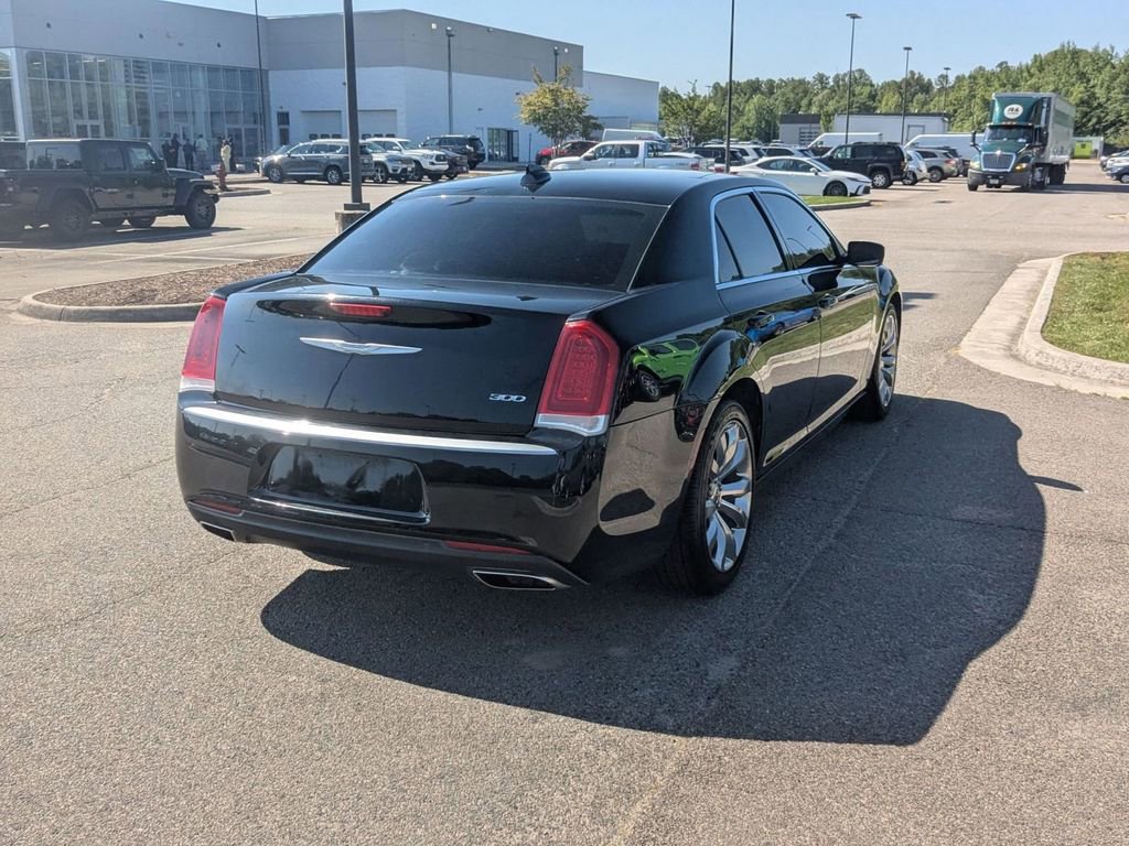 Used 2019 Chrysler 300 Touring w/ Chrome Appearance Package RWD image 5