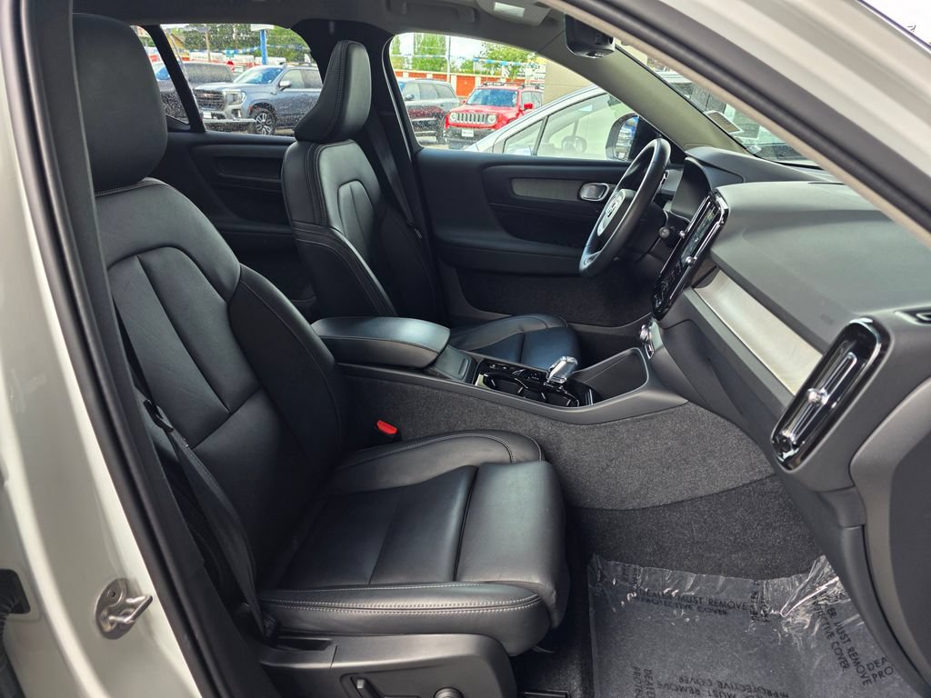 Used 2024 Volvo XC40 B5 Plus AWD/4WD image 24