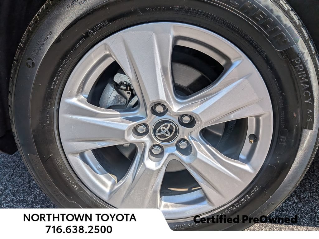Used 2025 Toyota RAV4 XLE AWD/4WD image 39