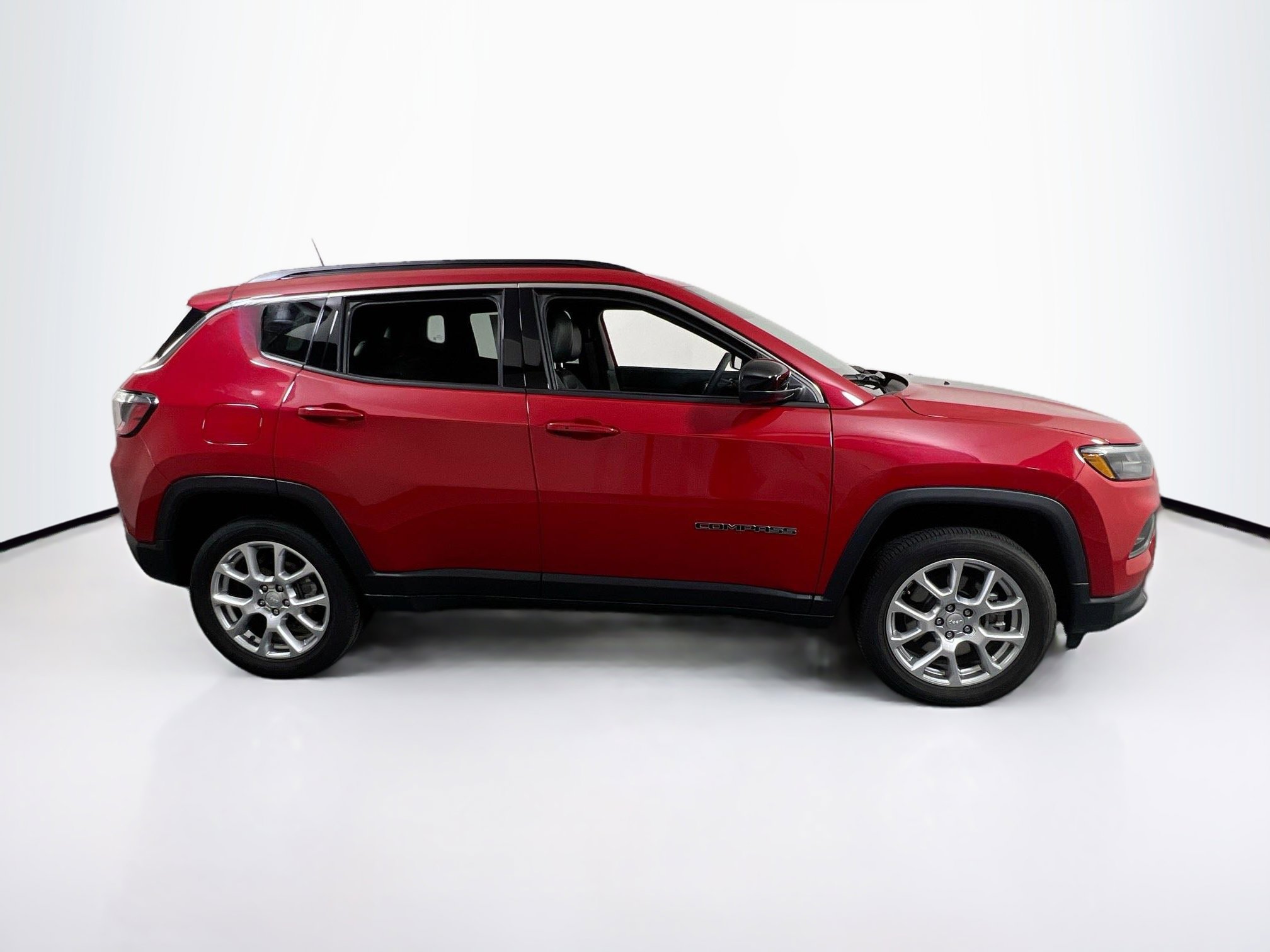 Used 2023 Jeep Compass Latitude image 4